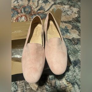 New in the box Vionic flats
